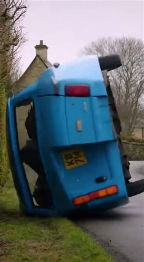 The 3-Wheeled Car That Became a Rolling Joke | #engineeringfail #bridgedesign