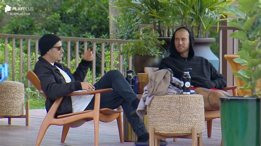 Sacha conversou com Vanessa, Yuri e Gui sobre a origem de seu nome. Segundo o ator, Sacha em russo significa Alexander. O peão revelou que seu pai gostaria de dar um nome excêntrico para ele: 'Queria que fosse Tique Bali'. Ele ainda declarou que sua infância foi confusa, pois cada pessoa lhe chamava de um jeito diferente. 👉 Assine o #PlayPlus e tenha acesso à transmissão 24 horas de #AFazenda com 6 sinais exclusivos: PlayPlus.com! | A Fazenda