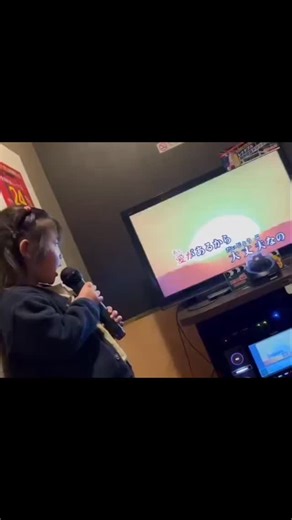 本田 頼子 on Instagram: "#カラオケ大好き #瀬戸の花嫁 4歳児と3時間カラオケに行きました☺ 子どもらしい歌も好きですが、オハコは瀬戸の花嫁。 好きなフレーズを繰り返します😅"