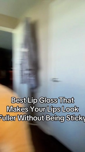 Best lip gloss that isn’t sticky and makes lips look fuller. OURBELLA lip gloss review. Hydrating lip gloss for plump shiny lips. Non-sticky gloss that lasts and looks natural. Every day lip gloss instead of lipstick #LipGlossReview #PlumpLips #Non-StickyGloss #EverydayMakeup #LipProduct . @OURBELLA SHOP