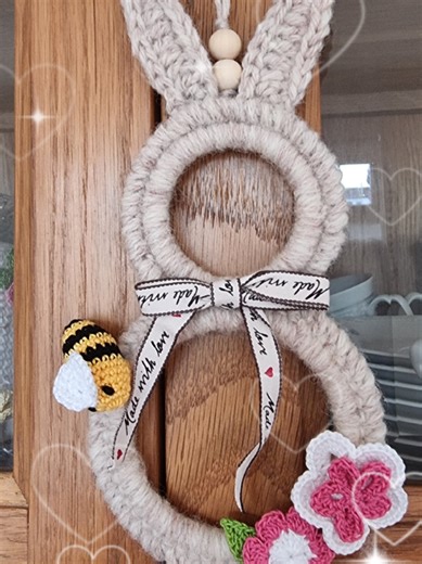 My take on an Easter wreath 🐇 #easter #crochet #häkeln #wreathmaking #thecrochetbarnsussex