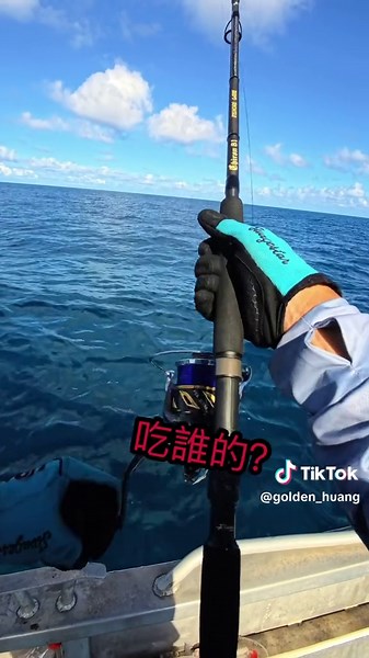 開了五次槍還是被它脫鉤 😅 釣魚的樂趣，就是永遠充滿未知跟不服輸！ TACKLE DATA ROD：神奪 Centaur Inshore Game 81 頂級奇龍系列 REEL : SHIMANO STELLA 14000 XG LURE : Kamiwaza180F LINE : SHIMANO OCEA 17 PE 6 LEADER : VARIVAS尼龍150磅 KONT：FG #gtpopping #gianttrevally #topwaterfishing