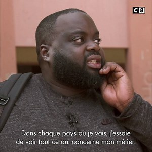 🇲🇱Pour son retour au Mali, Issa DOUMBIA est allé à la rencontre des comédiens de l'Institut National des Arts de Bamako. 📺Retrouvez-le demain dans le documentaire "Bienvenue chez moi" à 23h, juste après son spectacle "Première Consultation" ! | C8