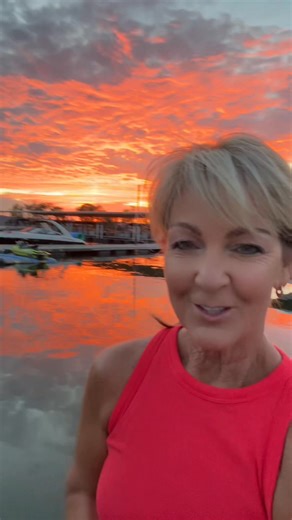 If you ever get a chance to see one, get up! The sunrises over Kentucky Lake are the best 🫶💫🙌 | Moors Resort & Marina