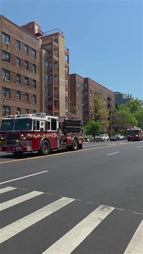 FDNY Engine 276 and Ladder 156 responding on Ocean Ave #fdny #nyc #firefighter #siren #firedepartment
