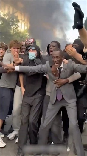 Mayor shields students from police as 250,000 take part in school protests across France
