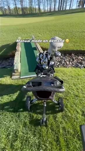 The electric push cart feature every golfer needs 👀