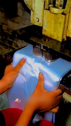 Come and see how polythene carry bags are made in the factory.#shorts #trending #youtubeshorts 😱