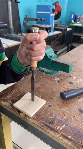Madera | Carpinteria | Muebles | A muchos nos encanta la madera, pero nunca hemos pasado de ver tutoriales sin hacer nada real 😅🔨 Aprende desde cero a usar herramientas... | Instagram
