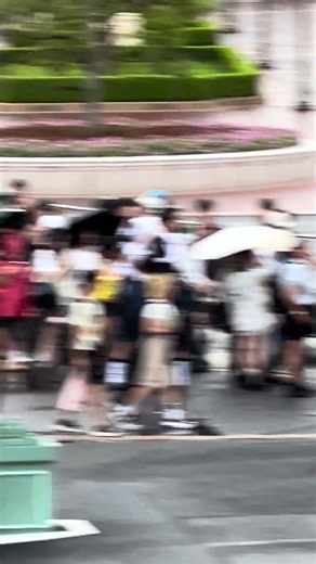 ランド開園待ちの列 7:00現在 2026/8/27 #ディズニーランド #開園待ち