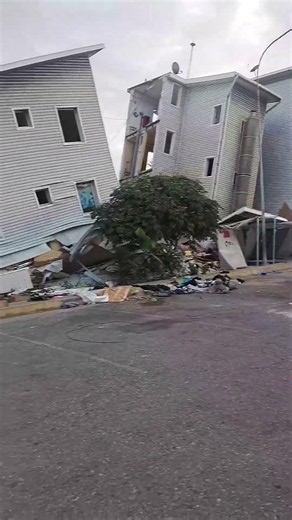 Aftermath of M7.5 Earthquake in a houseing complex in Maiquetía, La Guaira, Venezuela