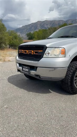 2005 Ford F150, XLT crew cab 4x4 silver 184K miles ￼