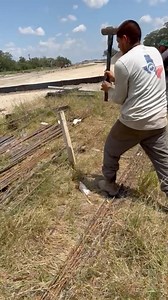 1.4M views · 9.1K reactions | Primer día en la chamba #viralpost2025シ #usareels #mexico #construction #risas #concreteros #chalanes | Painter learning | Facebook