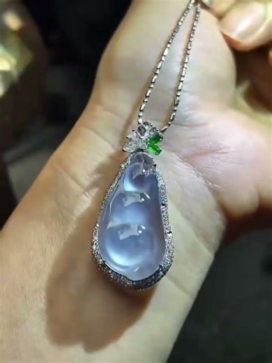 冰紫福豆种老起光 冰灵剔透裸石：29.6-15.3整体：41.1-19.5-10.7 #玉佩 #民间手艺人 #shorts #自然 #古玉收藏