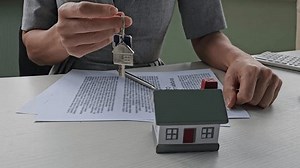 「Signing Documents Handing Over Keys During」の動画素材（ロイヤリティフリー）3759247401 | Shutterstock