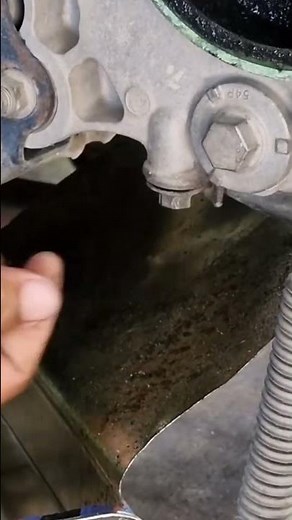 Remove the engine oil drain plug bolt #workshopfyp #tutorial