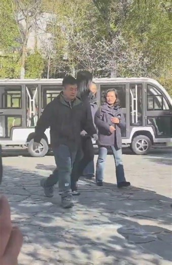 2026321 福宝不愧是顶流福公主驻华大使来看福宝排面拉满#福宝#大熊猫福宝 crmomo