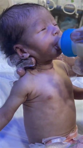 Newborn Baby Crying For Milk 🍼|Feeding Routine for New Parents 🥰#newborn #baby#bottlefeeding #cute