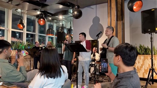 Don’t Dream It’s Over - A Crowded House (kpos cover) Hey now, hey now, don’t dream it’s over Hey now, hey now, when the world comes in They come, they come to build a wall between us We know they won’t win Company Christmas Party… Video courtesy of my colleague… #dontdreamitsover #crowdedhouse #dontdreamitsovercrowdedhouse #heynowheynow #buildawallbetweenus #theywontwin #kposcover #christmasparty | Kevin Patrick Sangalang