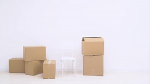 Strong Woman Carring Large Moving Boxes: стоковое видео (без лицензионных платежей), 1042000501 | Shutterstock