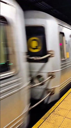 NYCS: #R46 on southbound Q local arriving @ Times Square-42nd St (Broadway)