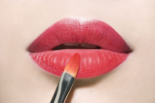 Ask a Beauty Editor: How to Apply Lipstick on Dry Lips