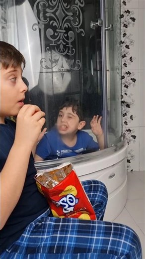 My brother can't eat chips secretly.😱💞🙉