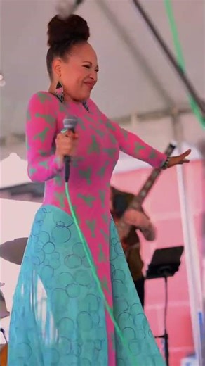 HANDS UP! 🙌🏽 🎵 Robin Barnes #livemusic Performance | #neworleansmusic