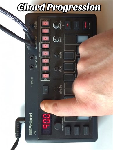 Chord Progression mit dem Roland Aira Compact J6 Chord Synthesizer. Die warme JUNO 60 Engine und das unkomplizierte Handling machen den kompakten, mobilen Synthesizer zu einem nützlichen Studio Gear Element bei der Musikproduktion. #musikproduktion #chordprogression #chordsynth #synthesizer #electronicmusic @Roland