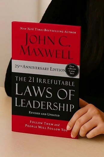 the 21 irrefutable laws of Leadership by John C. Maxwell #leadership #psychology#charisma #bookbites