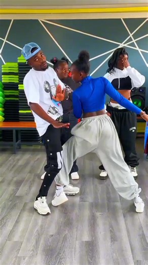 Nayo Nayo Dance Challenge by Collo Blue