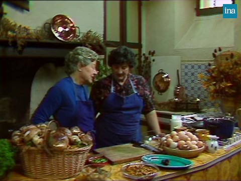 CUISINE D'ANTAN - (Re)découvrez la recette de l'omelette aux cêpes par Maïté dans La Cuisine des mousquetaires. Miam. | INA