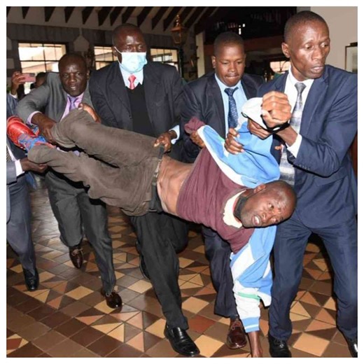 Julius Kamau disrupts the court during Boniface Mwangi court hearing
