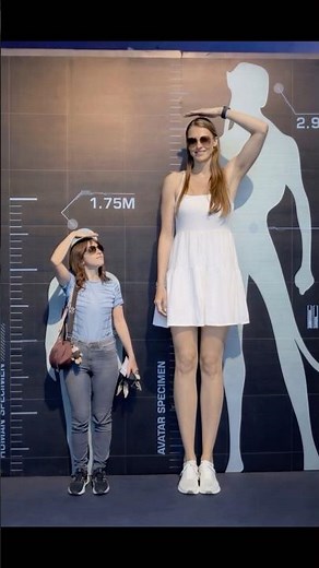 2,90m (9ft+) tall Avatar Na‘Vi vs average Humans #tallgirlsrock #avatar #tallvsshort