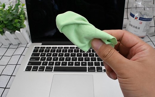 MacBook如何正确擦屏幕？苹果笔记本电脑视网膜屏幕清洁方法教程，MacBook Pro Air鉴定鉴别验机测评分享教程