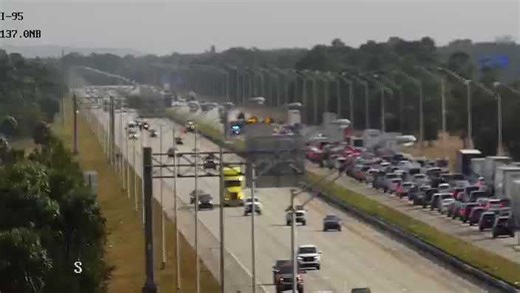 Tractor-trailer rollover blocks lanes on I-95 in Fort Pierce