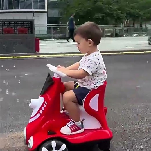 Kids Electric Ride-On Car with Bubble Function | Factory Price | Ready Stock