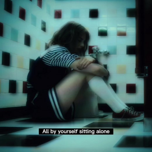 Real Bathroom Scene featuring Maya Hawke and Robin in Stranger Things