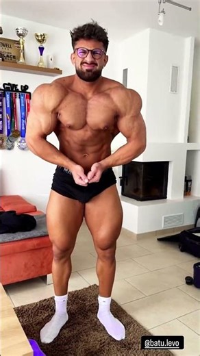Check out the amazing Germany bodybuilder Batu Levo #thebestflex #bodybuildingshorts #musclevideo