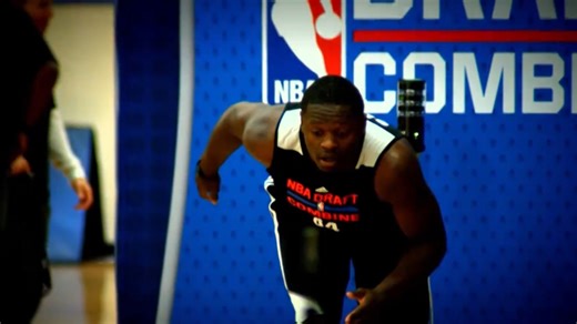 体坛记忆｜为了得到娇妻肯德拉，兰德尔究竟付出了多大的代价？_腾讯新闻