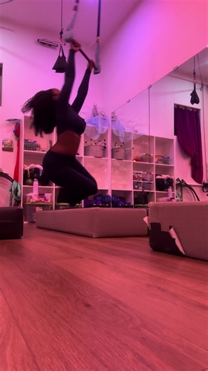 Beginner Aerial Yoga Experience: First Class Insights