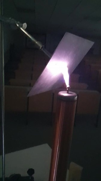 Wie entsteht ein Blitz? Physikalische Erklärungen und Experimente