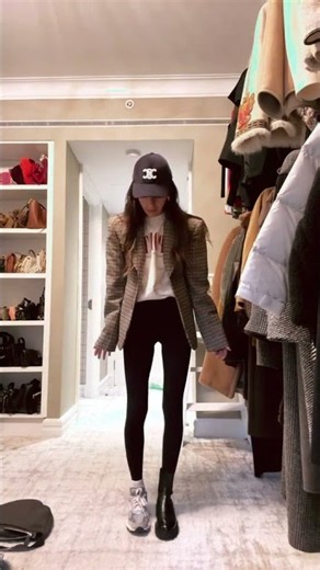 Outfit Leggings: @Splits59 Blazer: Khaite Sweatshirt: @Sporty & Rich Boots: Chanel Hat: @C