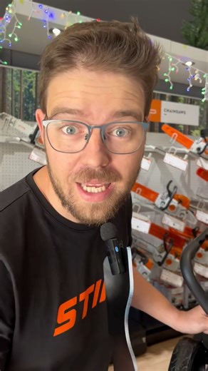 Five Ways Mower Service on Instagram: "💨 SMOKE SIGNALS FROM YOUR MOWER 💨 Black vs White — here’s what it’s telling you 👇 ⚫️ Black smoke = too much fuel, not enough air. Usually a clogged air filter or running too rich. ⚪️ White smoke = burning oil. Think overfilled oil, tipped mower, or worn piston rings. If your mower’s puffing like a chimney, swing by Five Ways Mower Service — we’ll sort it before it turns into a bigger drama! 🔧✌️ #lawnmower #victa #masport #garden #lawnmower #mechanic #st