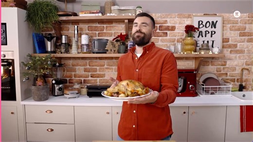 ANT1 on Instagram: "Αυτές τις γιορτές φτιάχνουμε συνταγές που γεμίζουν τα πιάτα αλλά και το σπίτι! · Κοτόπουλο γεμιστό με κιμά, κάστανα και κουκουνάρι · Κατσικάκι στη γάστρα με αγκινάρες 👉 «Στην Κουζίνα με τον Γαβριήλ Νικολαΐδη» σήμερα στις 13:20 και κάθε Σάββατο στον ΑΝΤ1. #ant1tv #StinKouzinaMeTonGabriel"