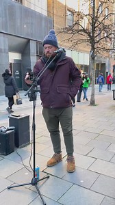 The Opera Guy with O Holy Night #buskers #buskersofglasgow #scottishmusicscene #glasgowmusicscene #glasgow #scotland #ilovegla #opera @theoperaguyofficial #traditionalsong #christmassong #christmasmusic | BuskersofGlasgow