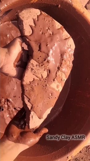 Sandy Clay ASMR 321 on Instagram: "Satisfying Red mud dipping #asmr#satisfying"