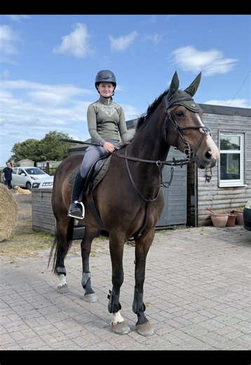 Robyn Lamont on TikTok