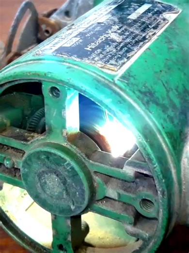 مختص في تصليح العدد ولف الارميجرات موقعي الرسمي m-pro.co العراق - بغداد 07768420401 ----------- #winding #armature #windingarmature #لف_الارميجرات #ارميجر #اصلاح_ارميجر #armaturewinding #repairwinding #fixarmature #restoringarmature #تصليح_الارميجر #اصلاح_الارميجر #powertoolarmature #fyp #repairtools