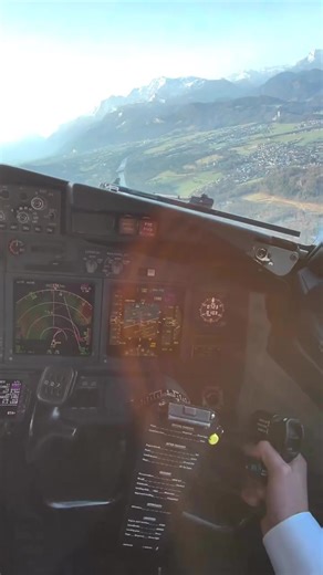 Boeing 737 Landing: Smooth Descent Captured